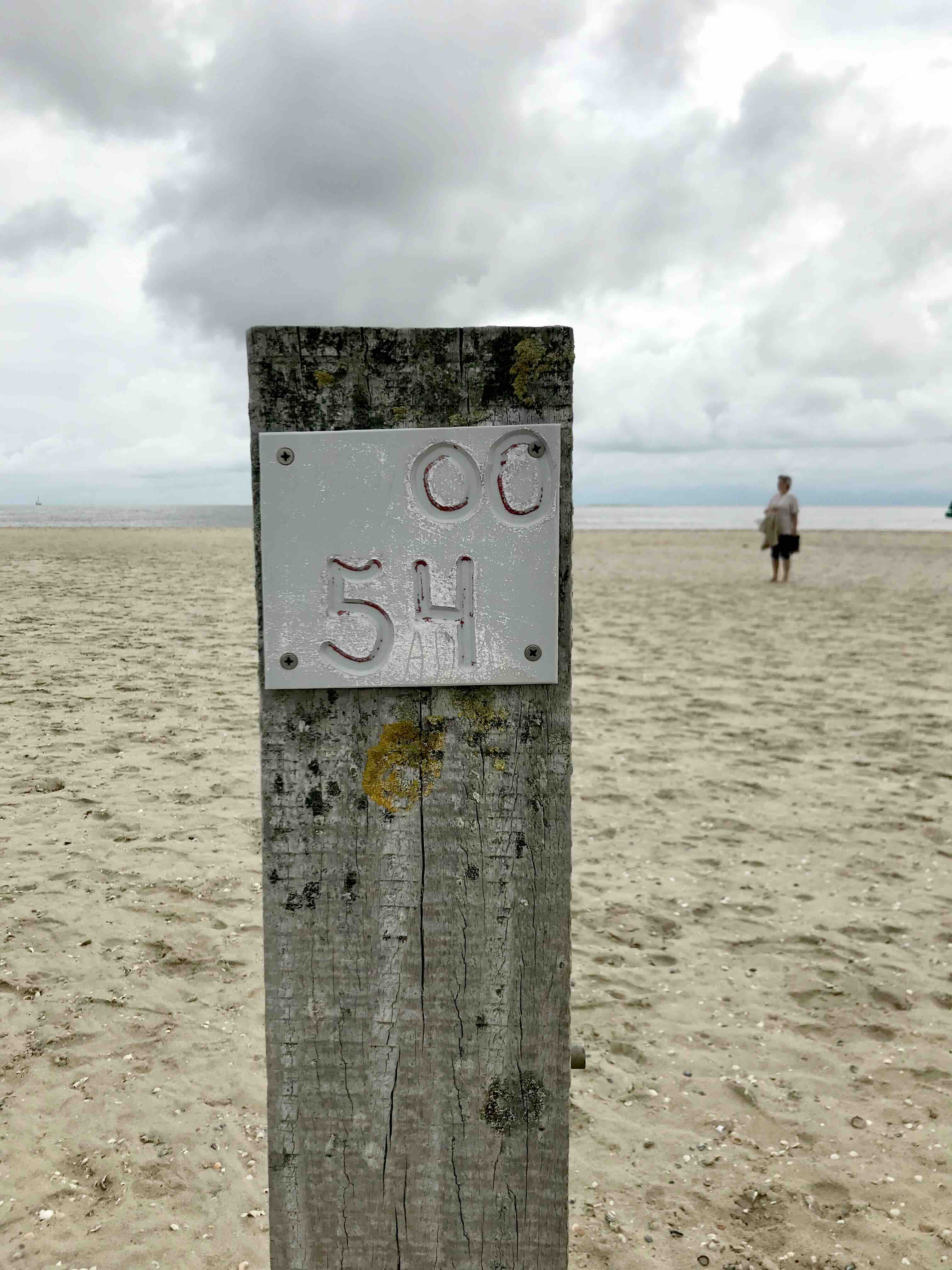 Paal 54 op het strand